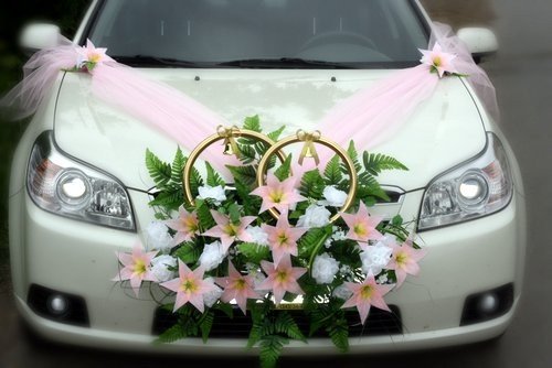 Украшение для свадебного автомобиля (капот) - фото с сайта свадебный-бум.рф