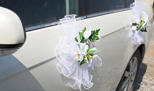 Украшение для свадебного автомобиля (ручки) - фото с сайта свадебный-бум.рф